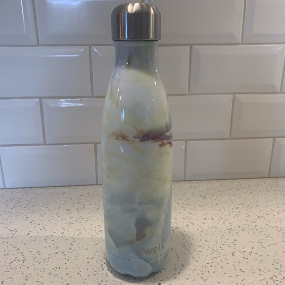 Swell water bottle